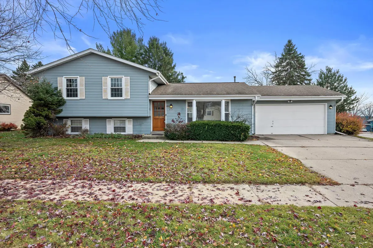 2127 Bonnie Ln, Waukesha, WI 53188 - Image #1