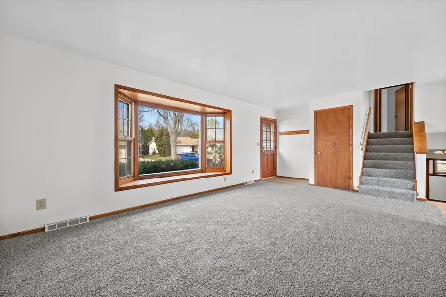 2127 Bonnie Ln, Waukesha, WI 53188 - Image #3