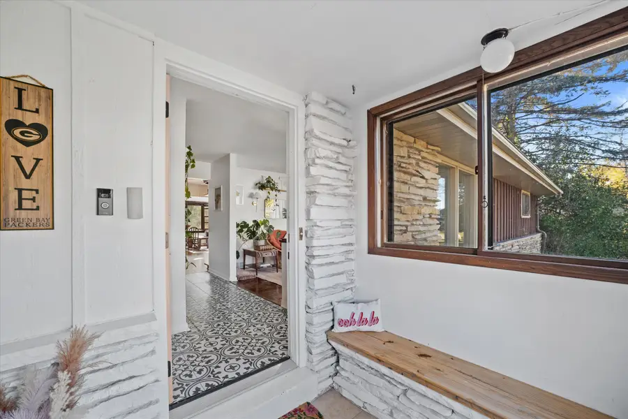 3105 W Valanna Ct, Glendale, WI 53209 - Image #2