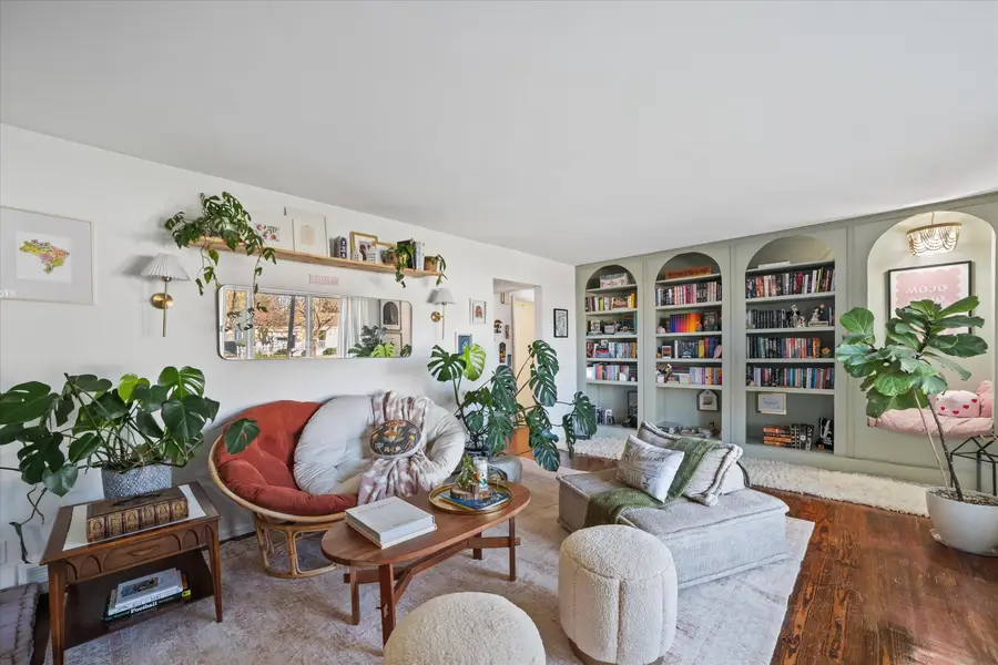 3105 W Valanna Ct, Glendale, WI 53209 - Image #3