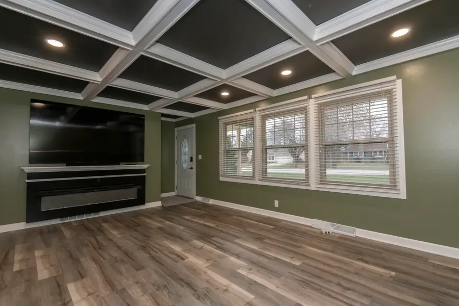 335 Kossow Rd, Brookfield Town, WI 53186 - Image #2