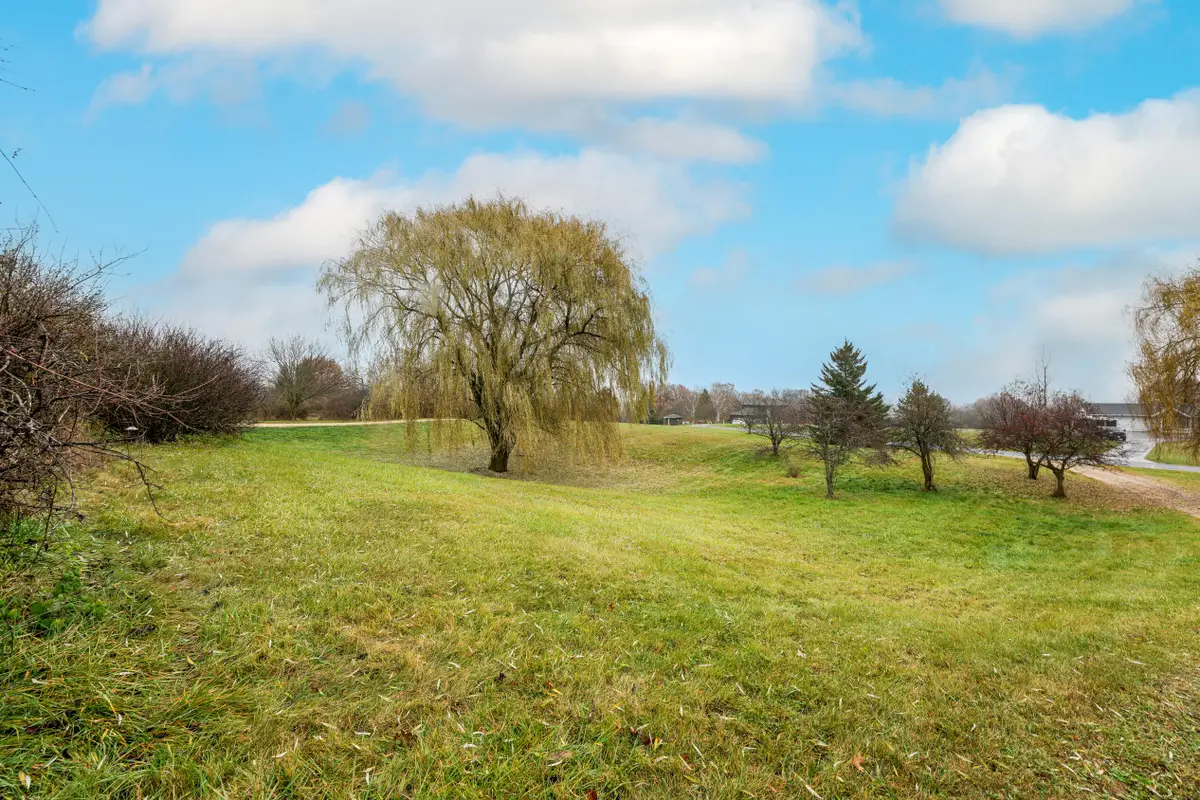 W8320 Springwood Ln, Darien Town, WI 53115 - Image #1