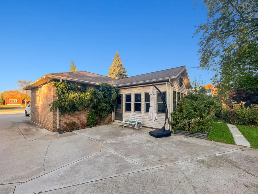 1825 Waldo Blvd, Manitowoc, WI 54220 - Image #2