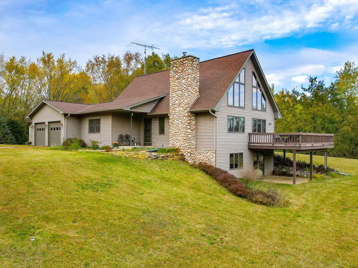 N5568 Johnson Rd, Richmond, WI 53115 - Image #1