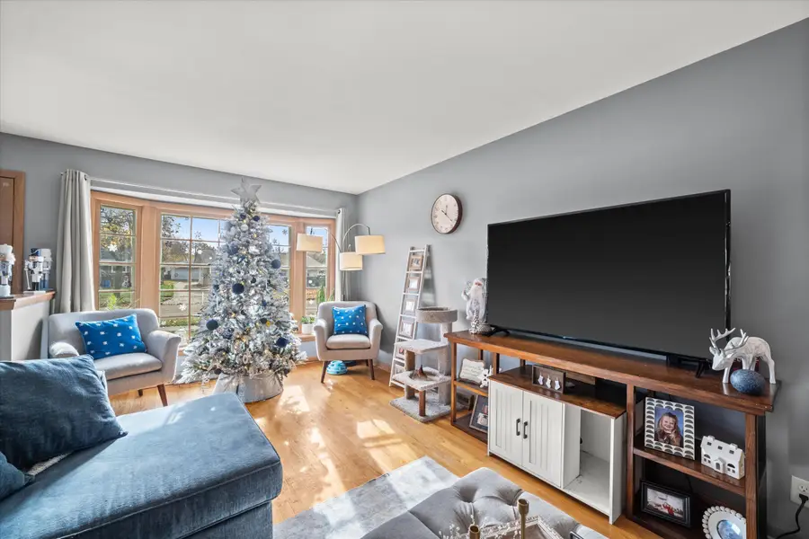 7738 W Eden Pl, Milwaukee, WI 53220 - Image #3