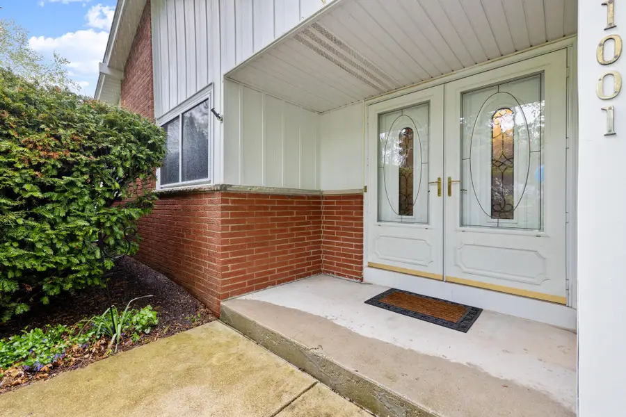 1001 Fairfield Ct, Glendale, WI 53217 - Image #2