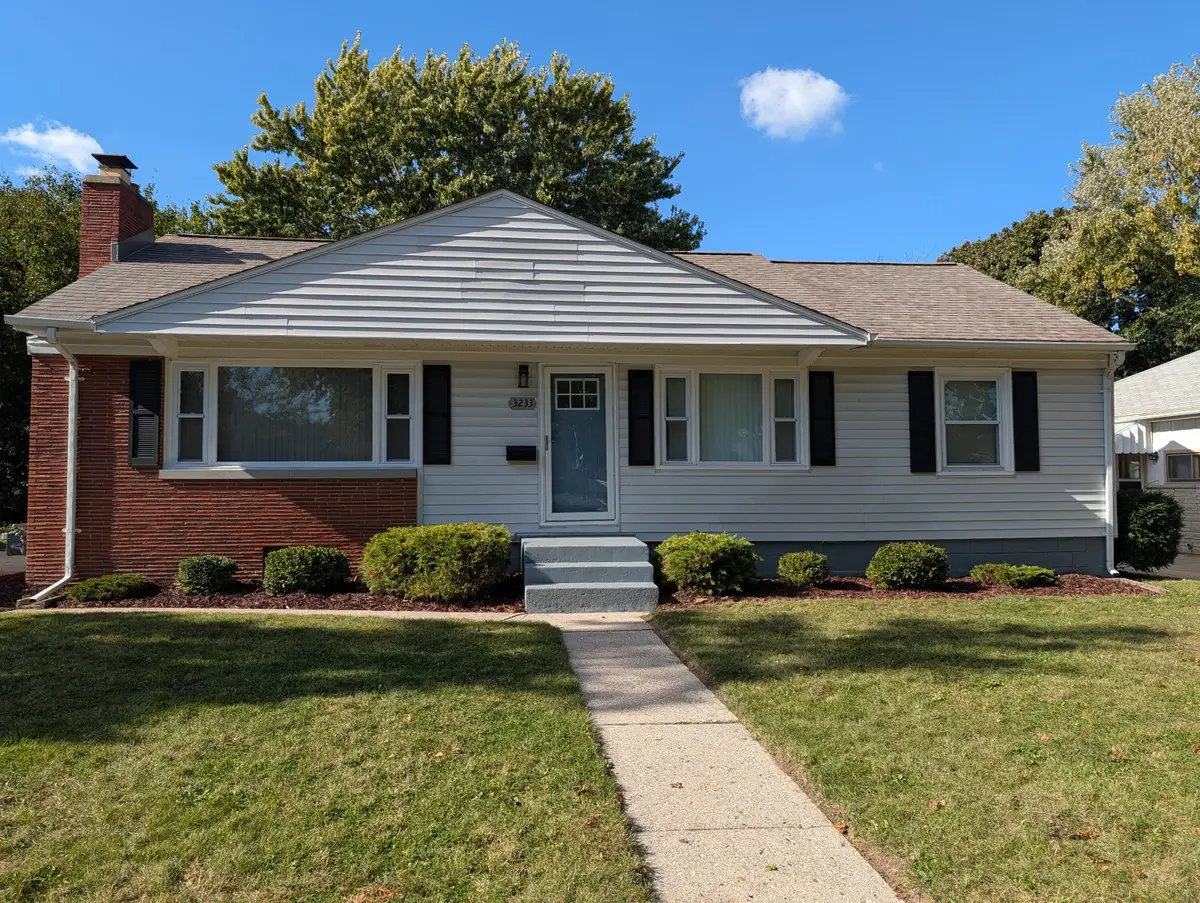 3233 S 55th St, Milwaukee, WI 53219 - Image #1