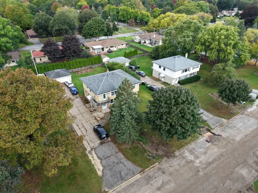 1409 N 116th St, Wauwatosa, WI 53226 - Image #3