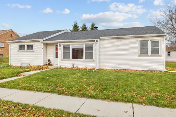 1330 Mayflower Ave, Sheboygan, WI 53083