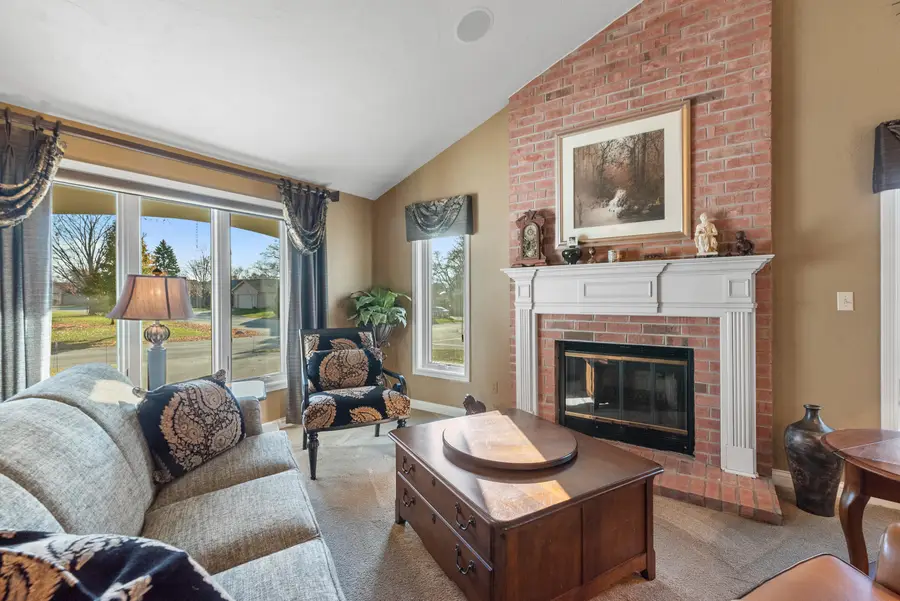 5405 Somerset Ln S, Greenfield, WI 53221 - Image #2