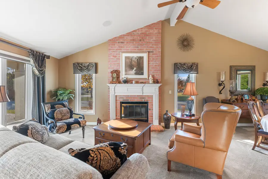 5405 Somerset Ln S, Greenfield, WI 53221 - Image #3