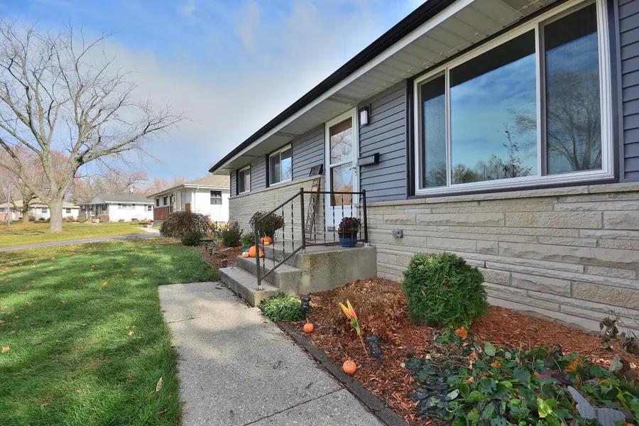 W178N8846 Queensway St, Menomonee Falls, WI 53051 - Image #2