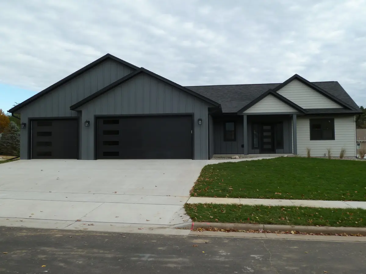 717 Tamarack Trl, Holmen, WI 54636 - Image #1