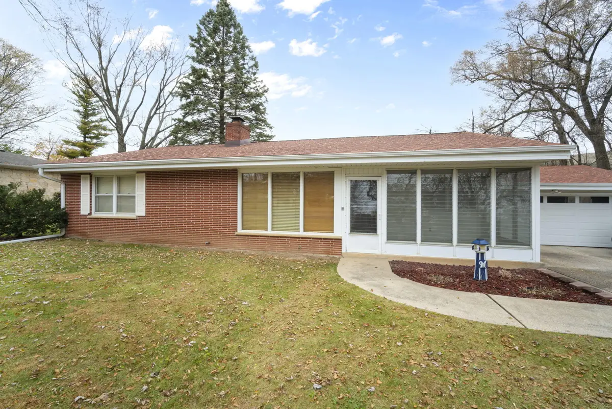 N89W13560 Bonnie Ln, Menomonee Falls, WI 53051 - Image #1