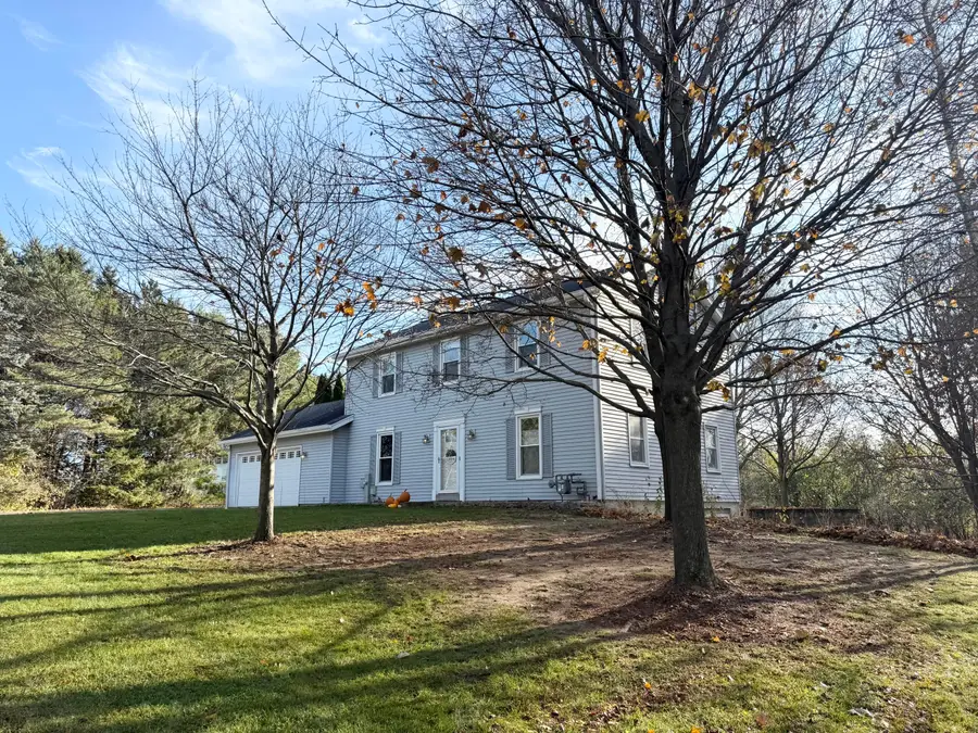 546 Herford Dr, Wales, WI 53183 - Image #2