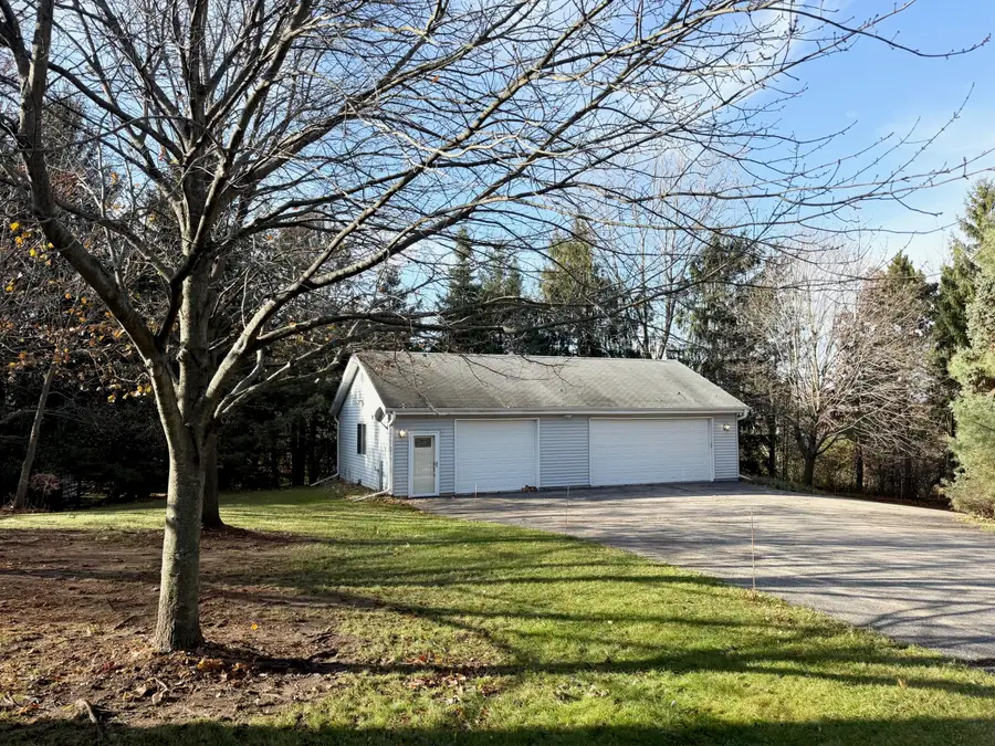 546 Herford Dr, Wales, WI 53183 - Image #3