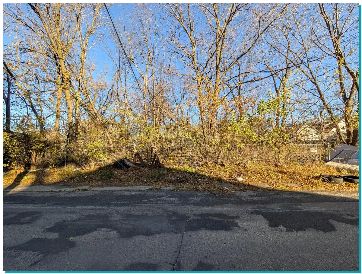 2958 N 10th Ln, Milwaukee, WI 53206 - Image #1