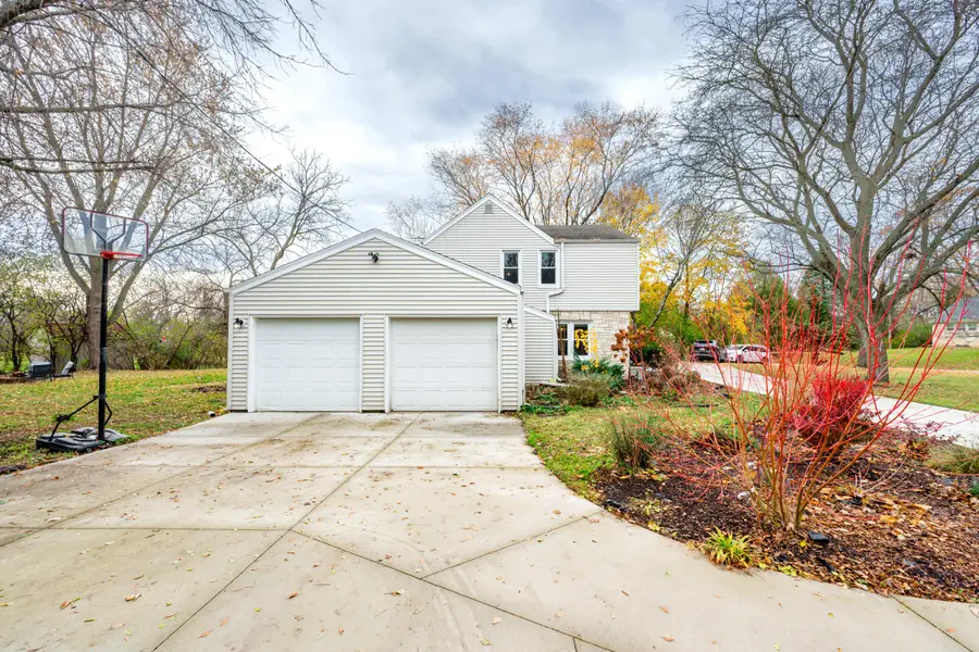101 E Clovernook Ln, Glendale, WI 53217 - Image #3