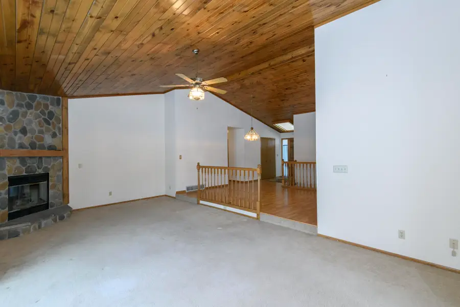 W180N9890 Riversbend Cir W, Germantown, WI 53022 - Image #2