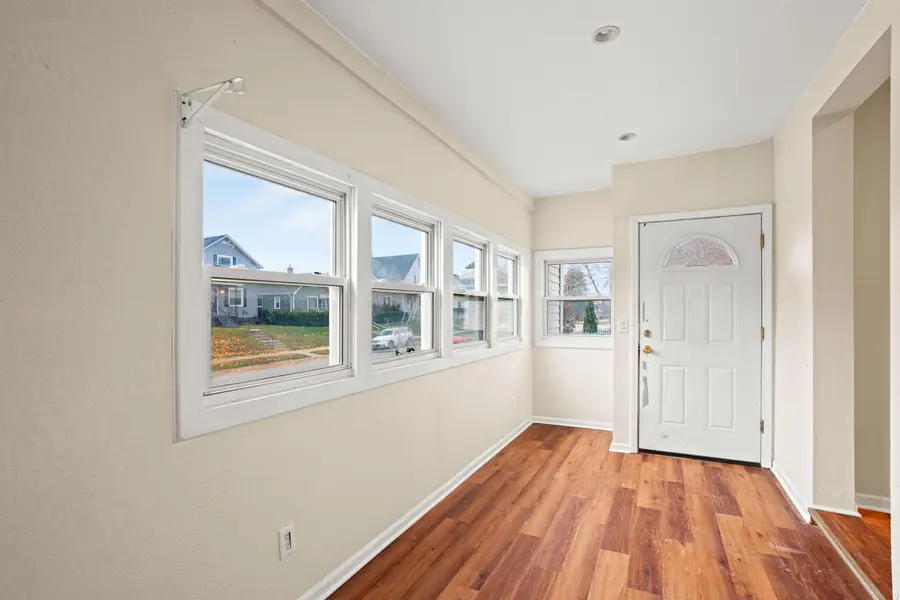 416 Marquette Ave, South Milwaukee, WI 53172 - Image #3