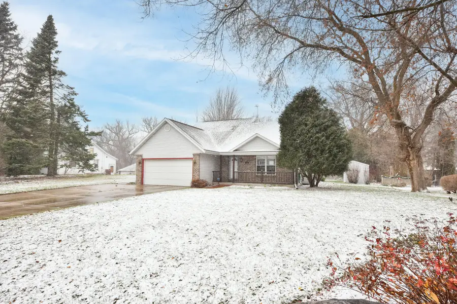 902 Martin Dr, Fredonia, WI 53021 - Image #2