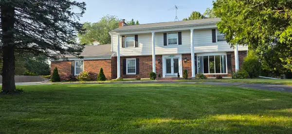 866 E Pioneer Dr, Grafton, WI 53024