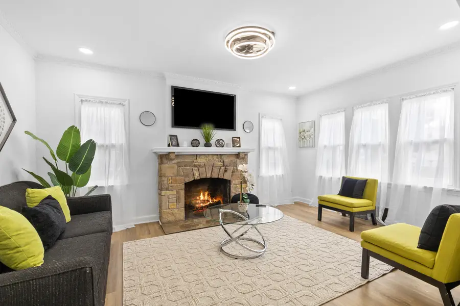 1229 W Olive St, Milwaukee, WI 53209 - Image #2