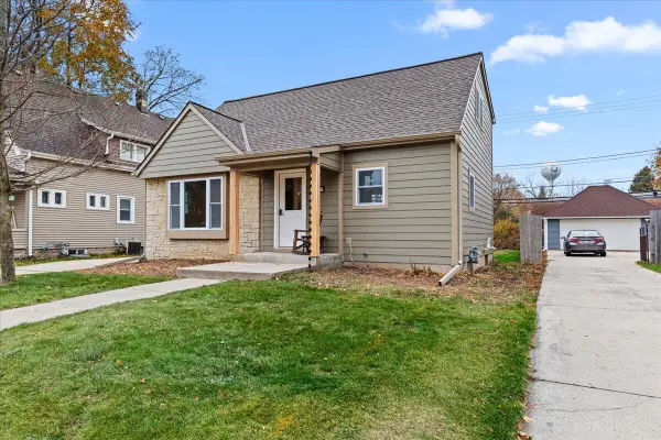 1021 13th Ave, Grafton, WI 53024