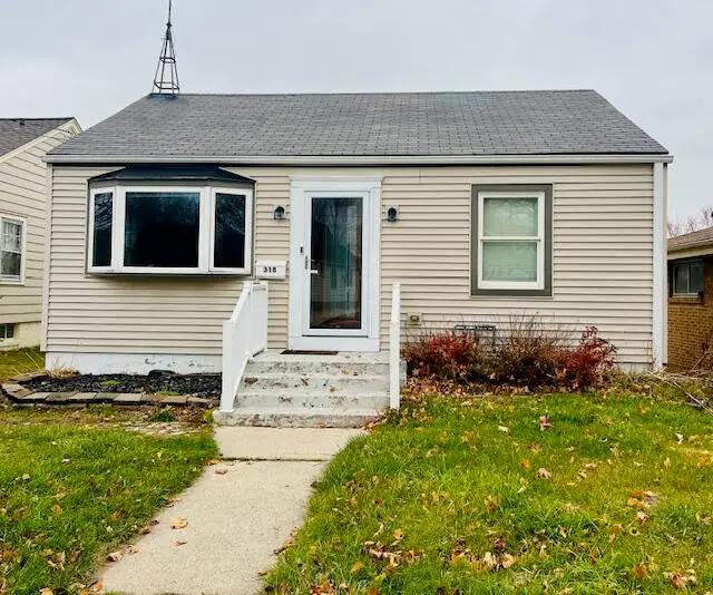 318 E Kilbourn Ave, West Bend, WI 53095 - Image #2