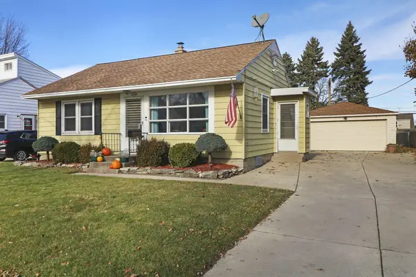 3466 E Waterford Ave, Saint Francis, WI 53235