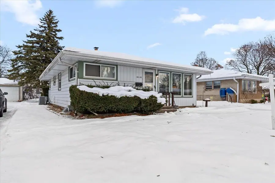 6606 W Dodge Pl, Milwaukee, WI 53220 - Image #2