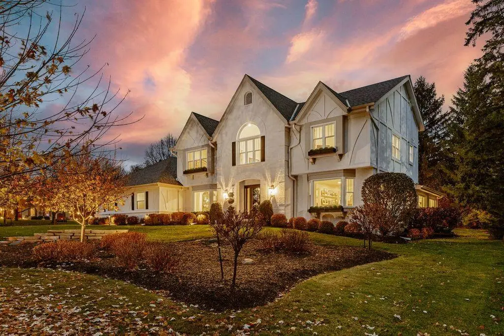 2490 Buckingham Pl, Brookfield, WI 53045 - Image #1