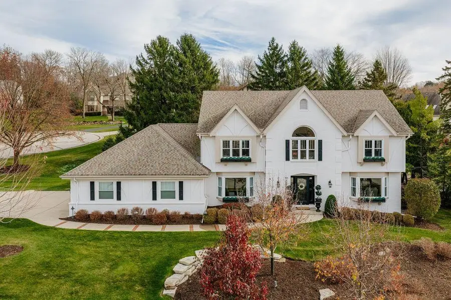 2490 Buckingham Pl, Brookfield, WI 53045 - Image #2