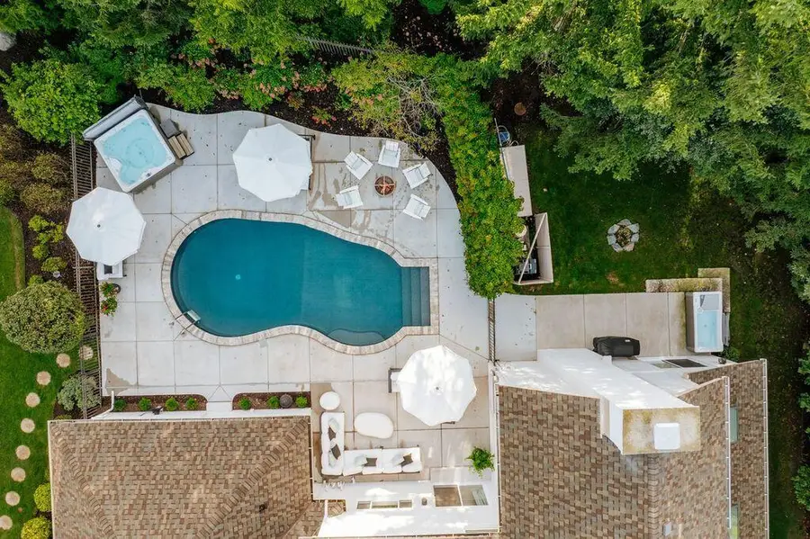 2490 Buckingham Pl, Brookfield, WI 53045 - Image #3