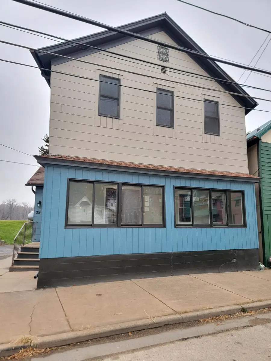 39 N Shore Dr, Fountain City, WI 54629 - Image #2