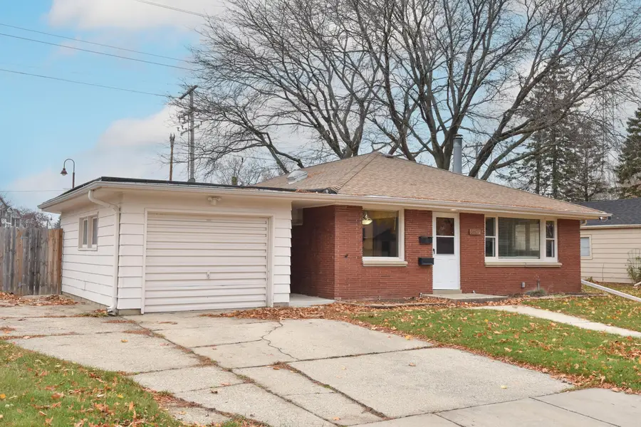 5607 N Argyle Ave, Glendale, WI 53209 - Image #3