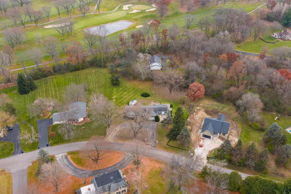 W275S3302 Burnell Dr, Waukesha, WI 53189 - Image #1