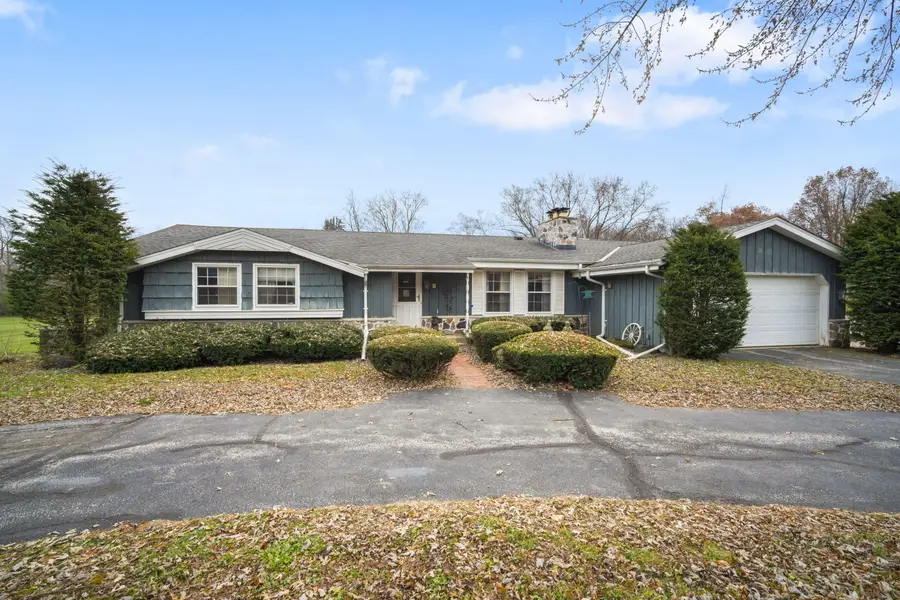 W275S3302 Burnell Dr, Waukesha, WI 53189 - Image #2