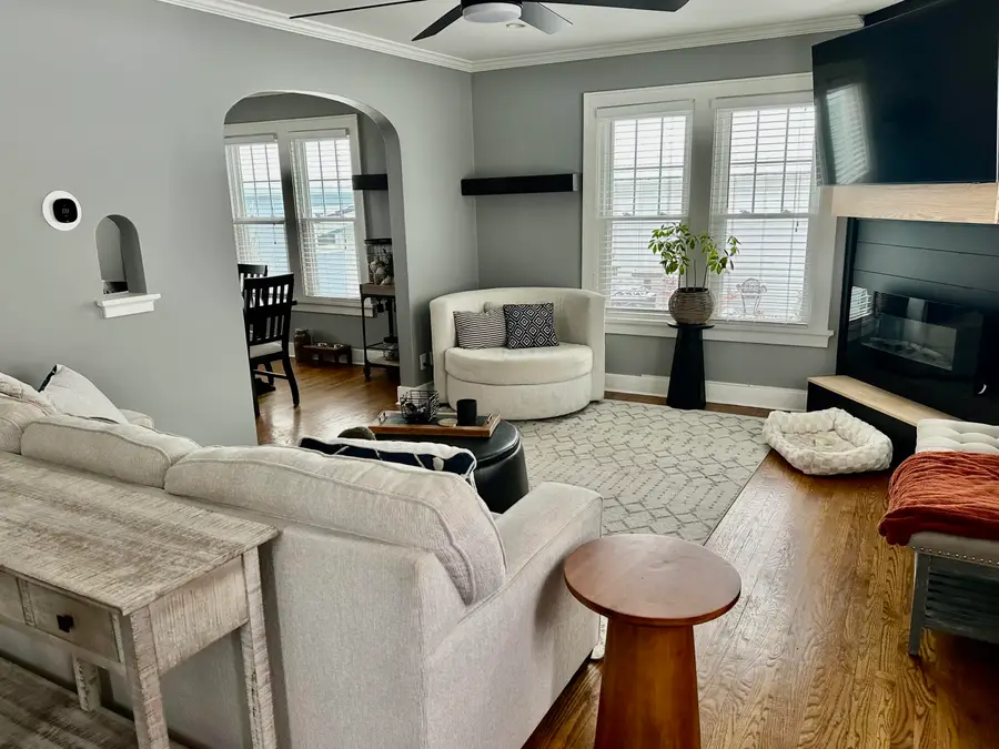 613 E Washington Ave, Oconomowoc, WI 53066 - Image #2