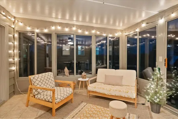 W282N6654 Meadowlark Ln, Merton, WI 53029