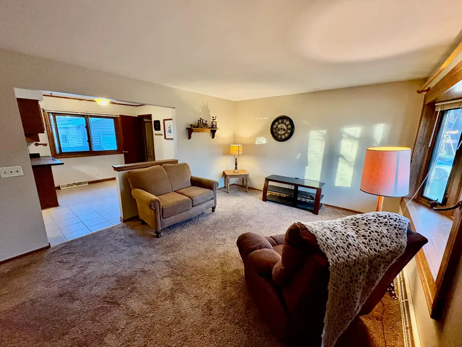 1420 Sunset Ridge Dr W, West Bend, WI 53090 - Image #3