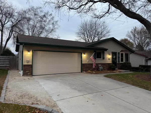 2112 Deerfield Dr, West Bend, WI 53090