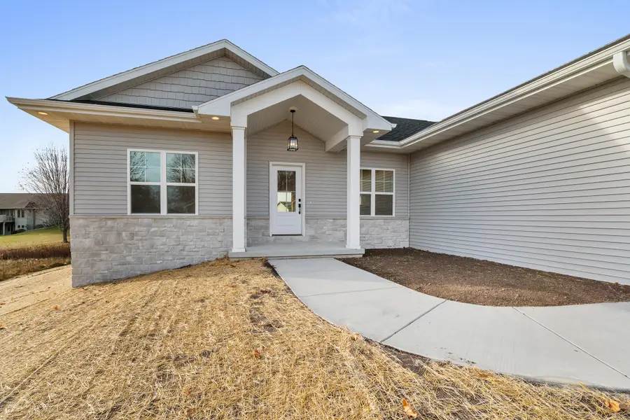 4313 Deerbrook Ln, Manitowoc, WI 54220 - Image #2