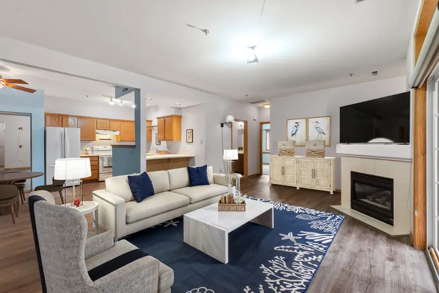 180 W Oak Leaf Dr, Oak Creek, WI 53154 - Image #2