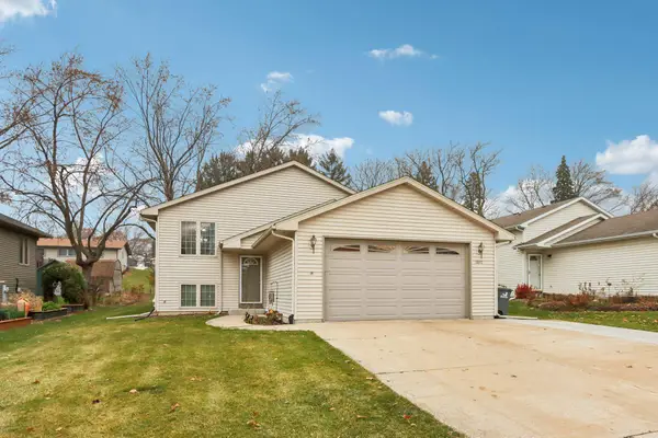 1810 Patricia Ln, Waukesha, WI 53188