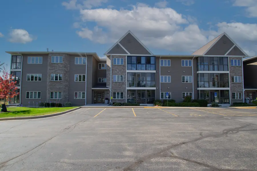 245 Oconomowoc Pkwy, Oconomowoc, WI 53066 - Image #2