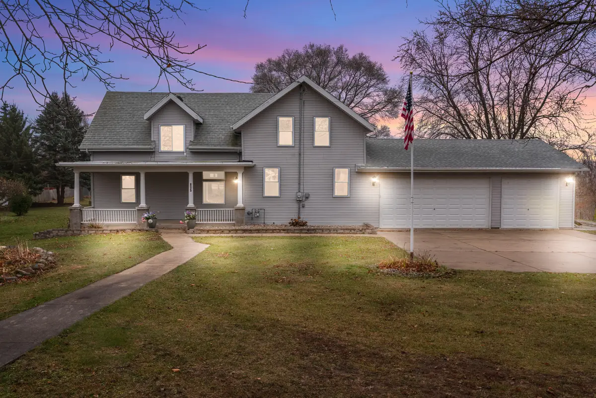 815 Fredonia Ave, Fredonia, WI 53021 - Image #1