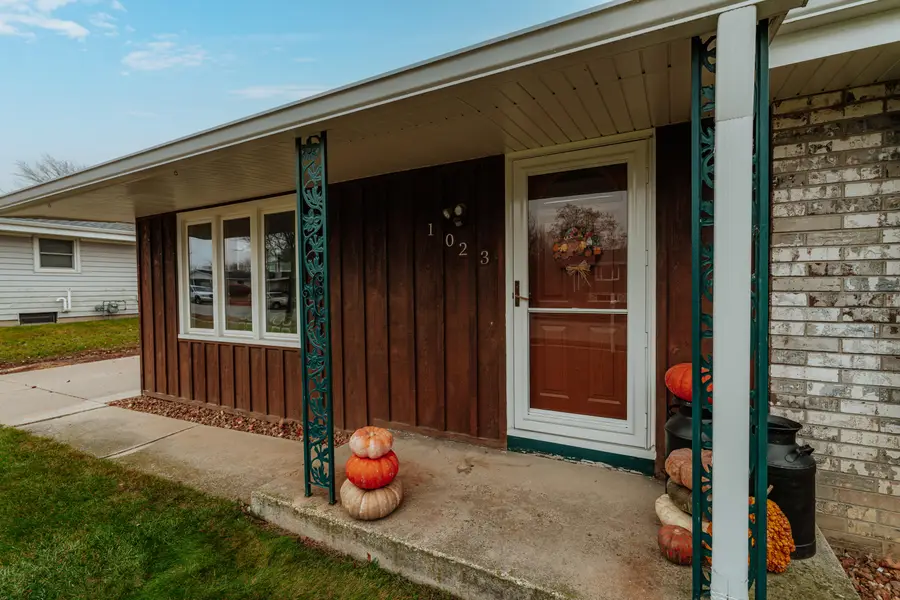 1023 Knollwood Dr, Saukville, WI 53080 - Image #3