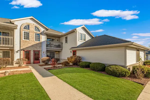 1083 Quinlan Dr, Pewaukee, WI 53072