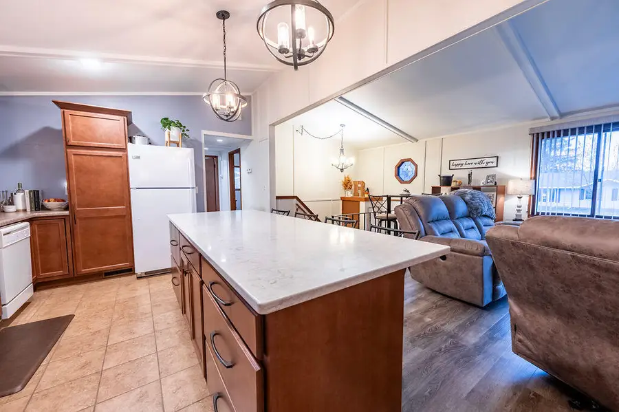 1110 Schafer Dr, Onalaska, WI 54650 - Image #2